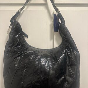 Stuart Weitzman Shiny Black Cala Bucket noir glass patent leather bag